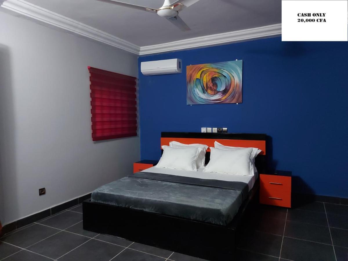 Royal Blue Guest House & Bar Lome Exterior photo