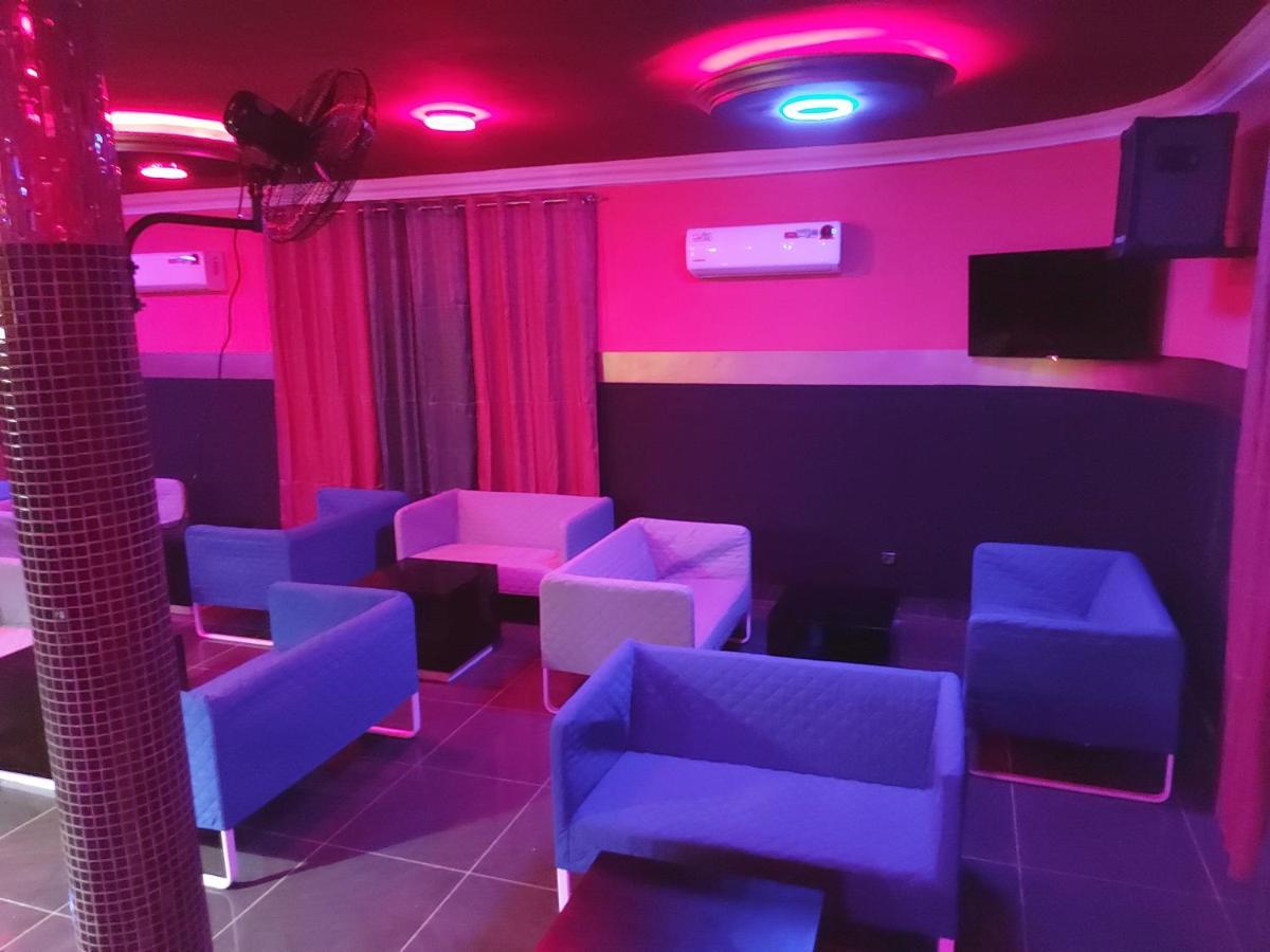 Royal Blue Guest House & Bar Lome Exterior photo