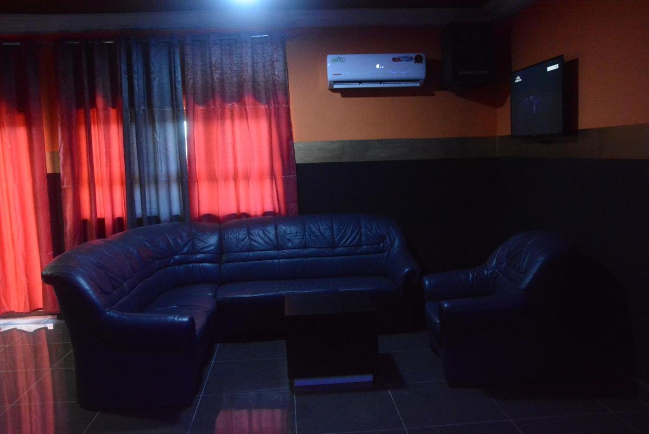 Royal Blue Guest House & Bar Lome Exterior photo