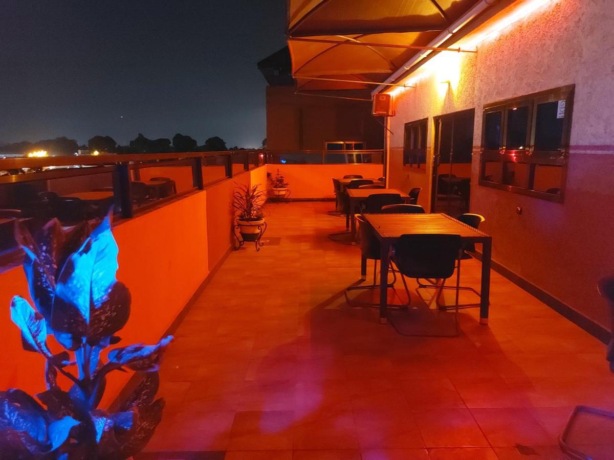 Royal Blue Guest House & Bar Lome Exterior photo