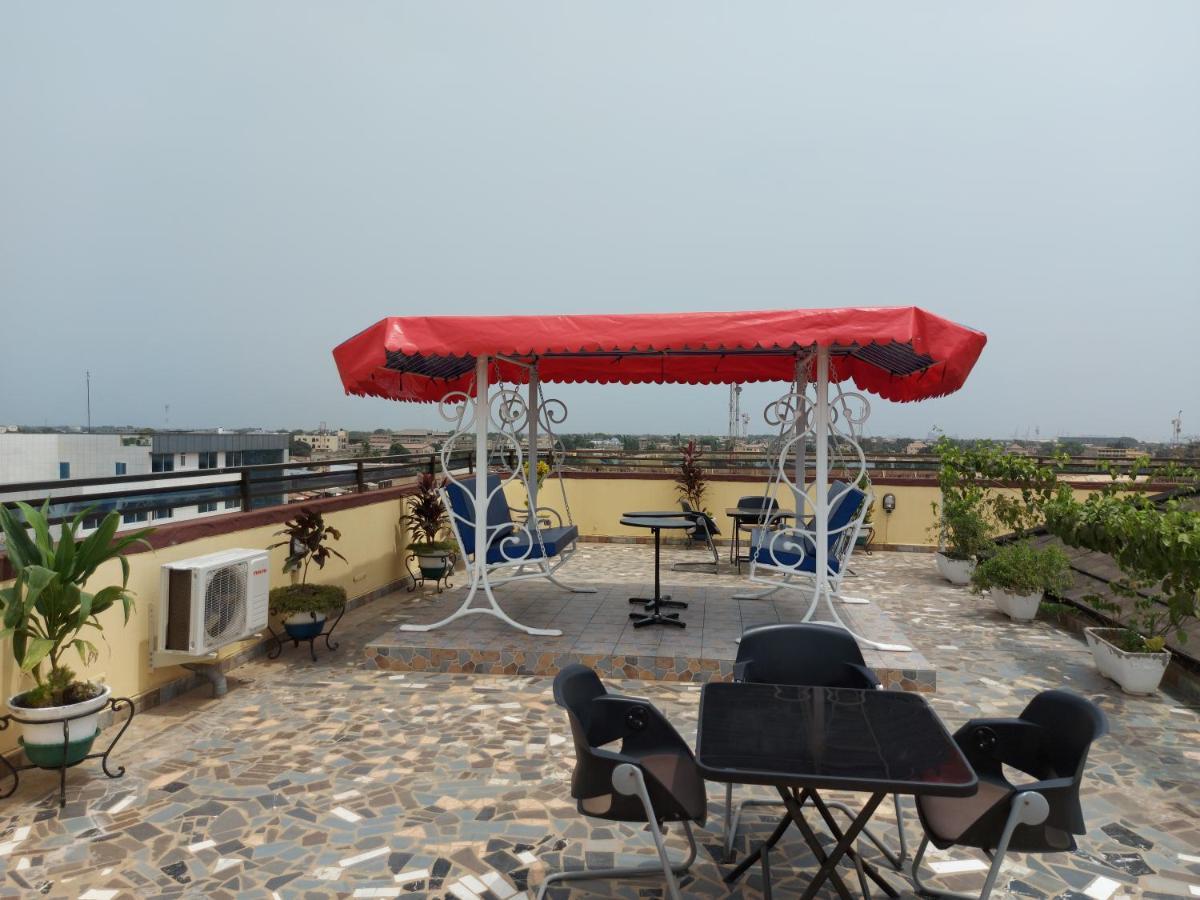 Royal Blue Guest House & Bar Lome Exterior photo