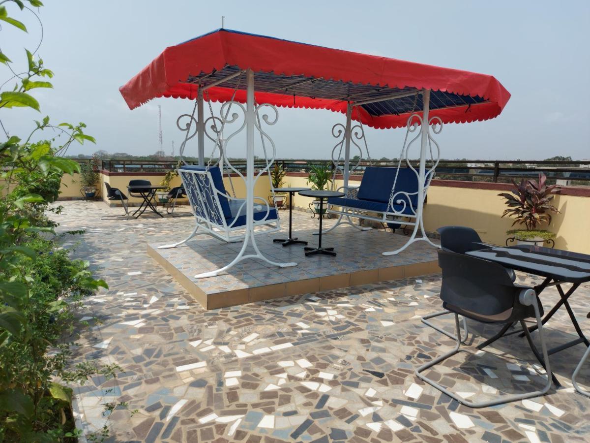 Royal Blue Guest House & Bar Lome Exterior photo