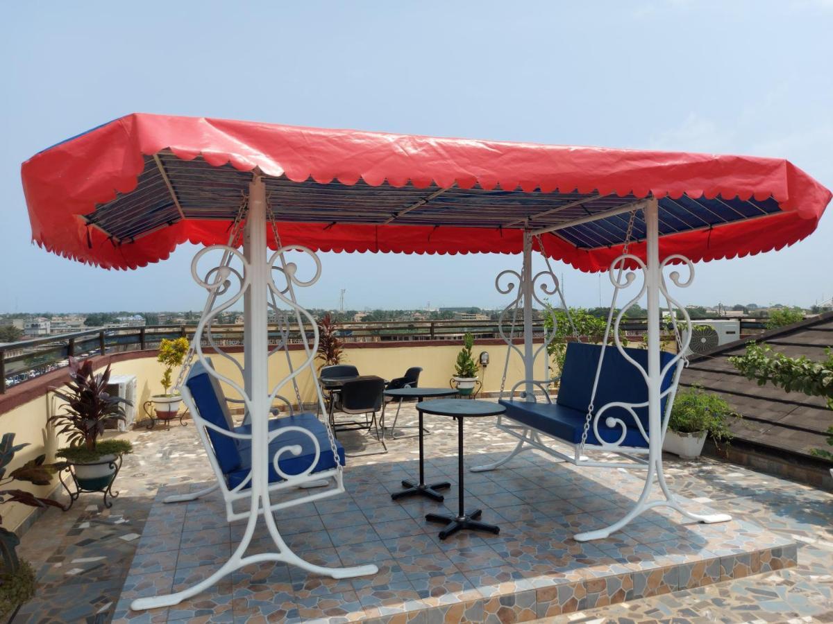 Royal Blue Guest House & Bar Lome Exterior photo