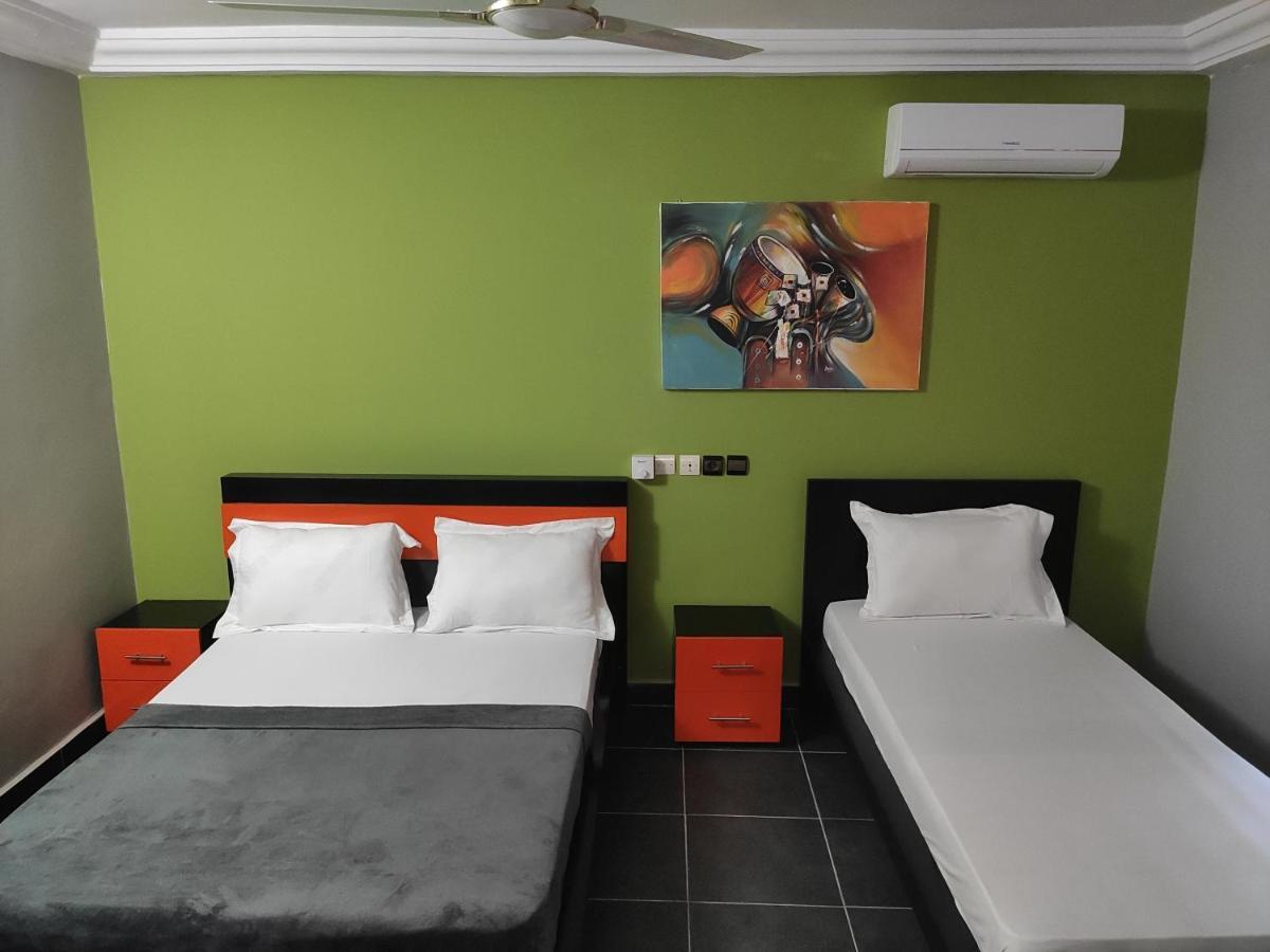 Royal Blue Guest House & Bar Lome Exterior photo