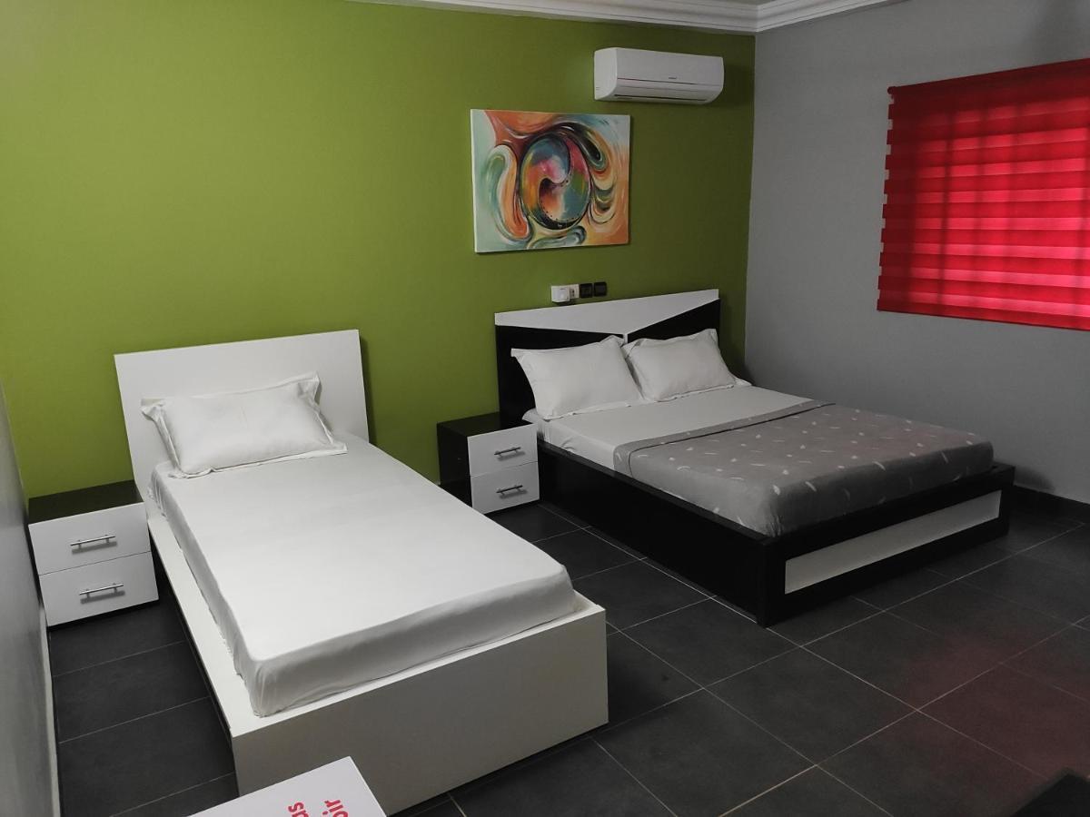 Royal Blue Guest House & Bar Lome Exterior photo