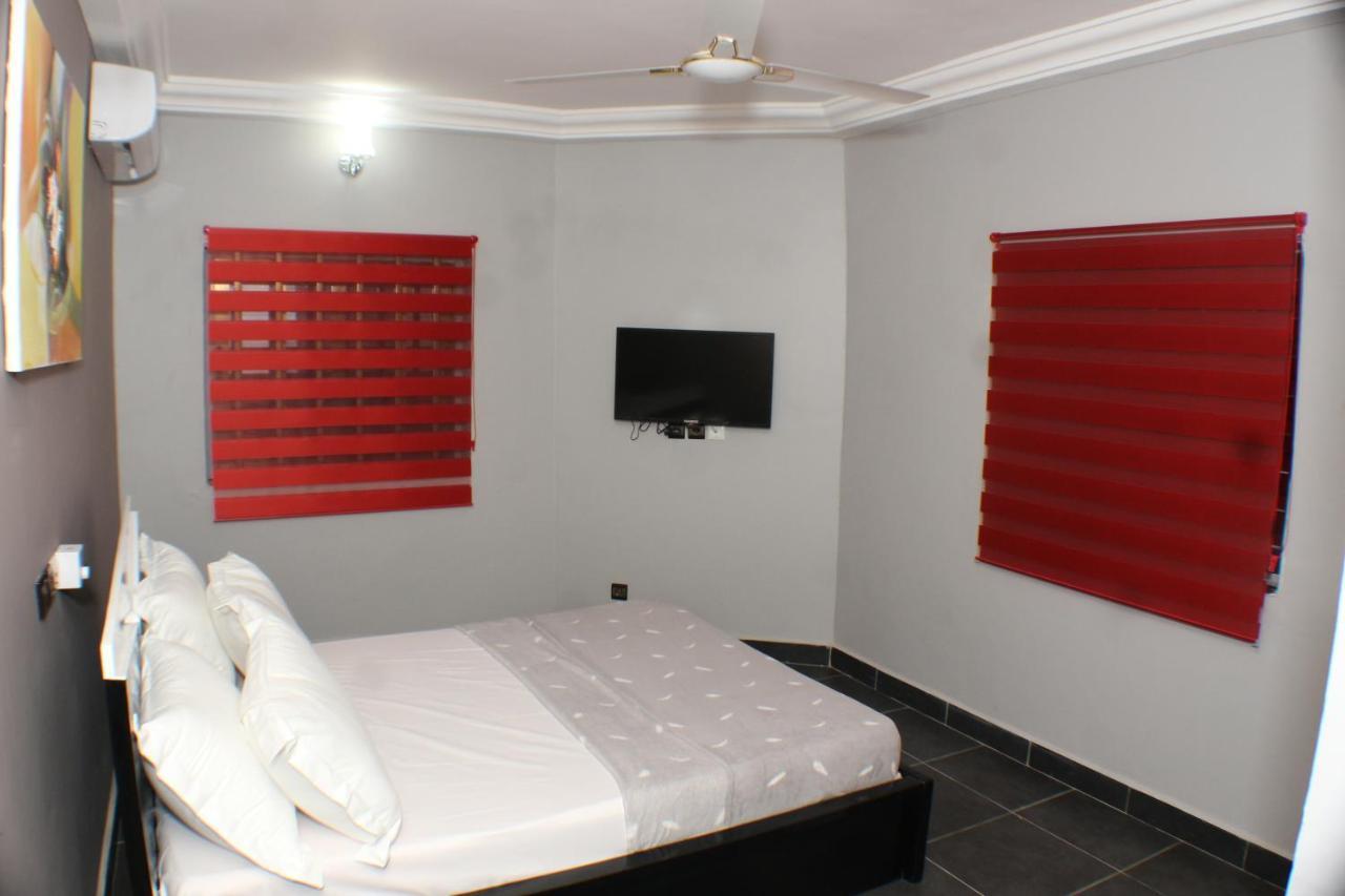 Royal Blue Guest House & Bar Lome Exterior photo