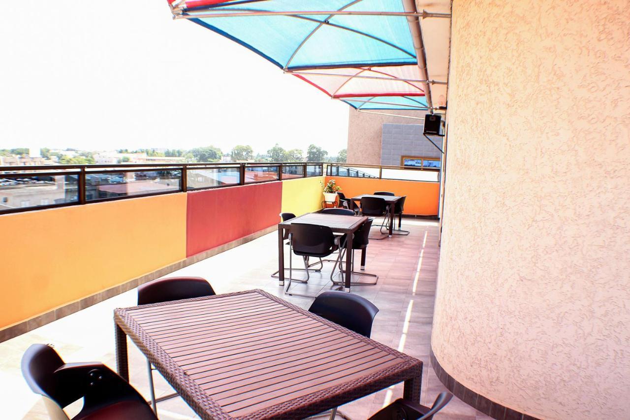 Royal Blue Guest House & Bar Lome Exterior photo