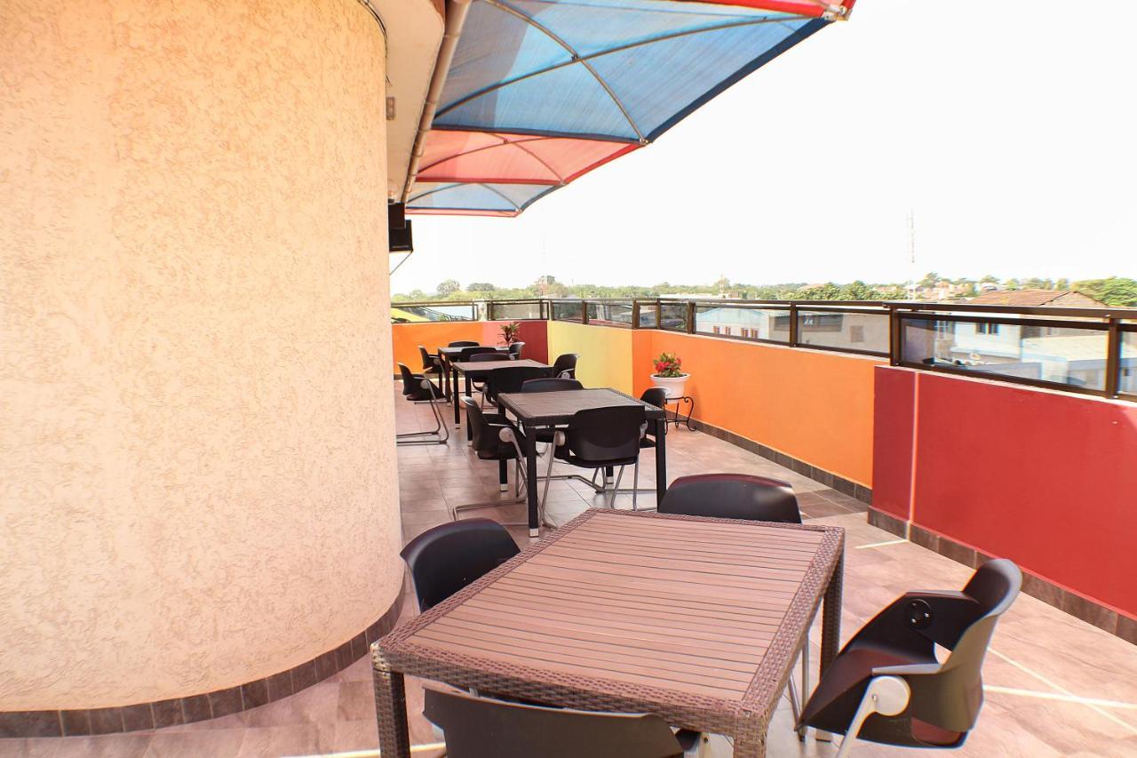 Royal Blue Guest House & Bar Lome Exterior photo