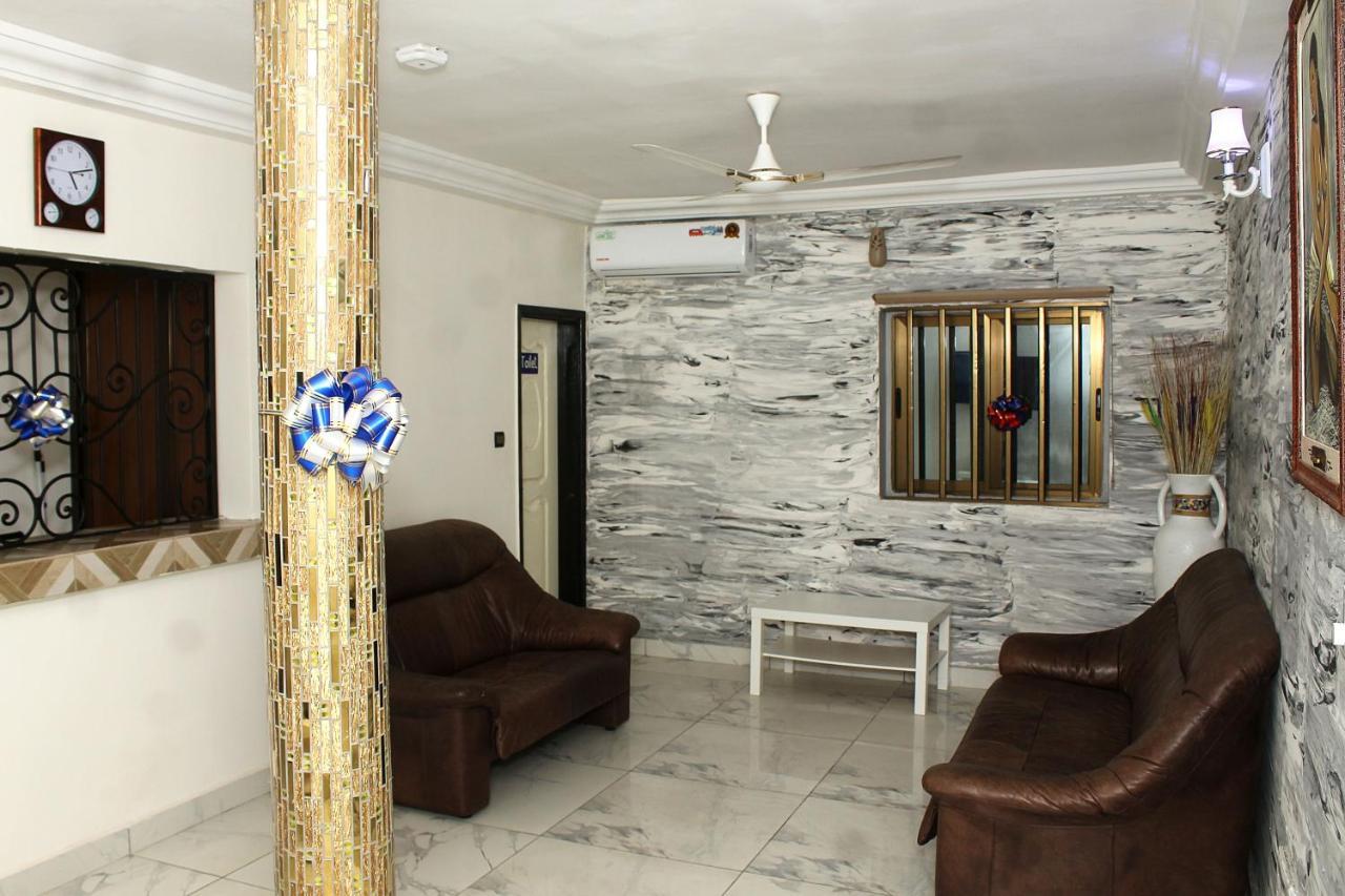 Royal Blue Guest House & Bar Lome Exterior photo
