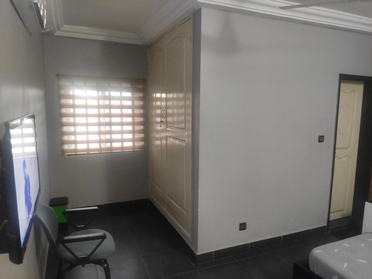 Royal Blue Guest House & Bar Lome Exterior photo