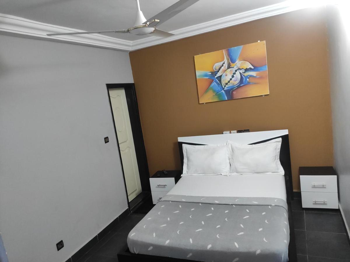 Royal Blue Guest House & Bar Lome Exterior photo