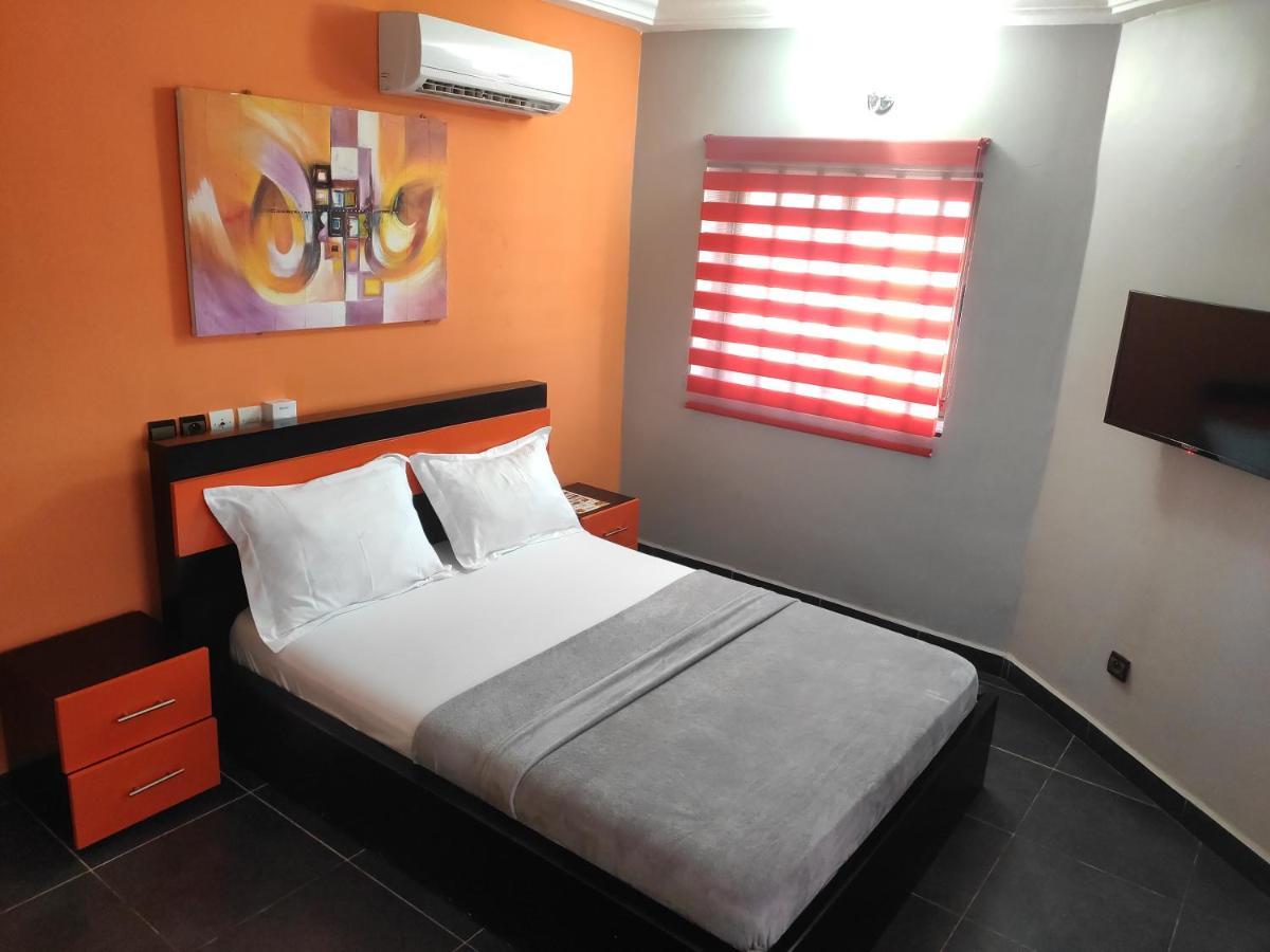 Royal Blue Guest House & Bar Lome Exterior photo
