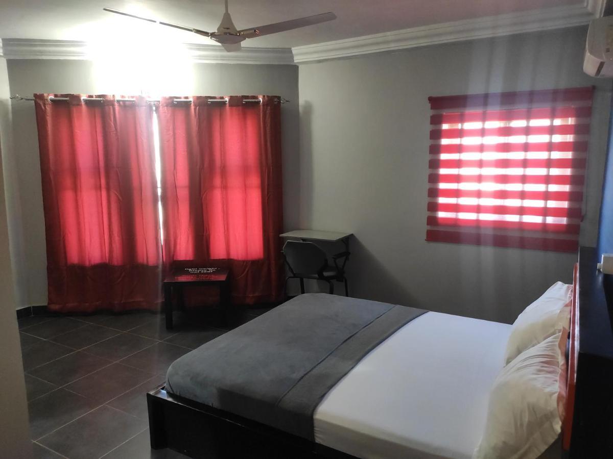 Royal Blue Guest House & Bar Lome Exterior photo