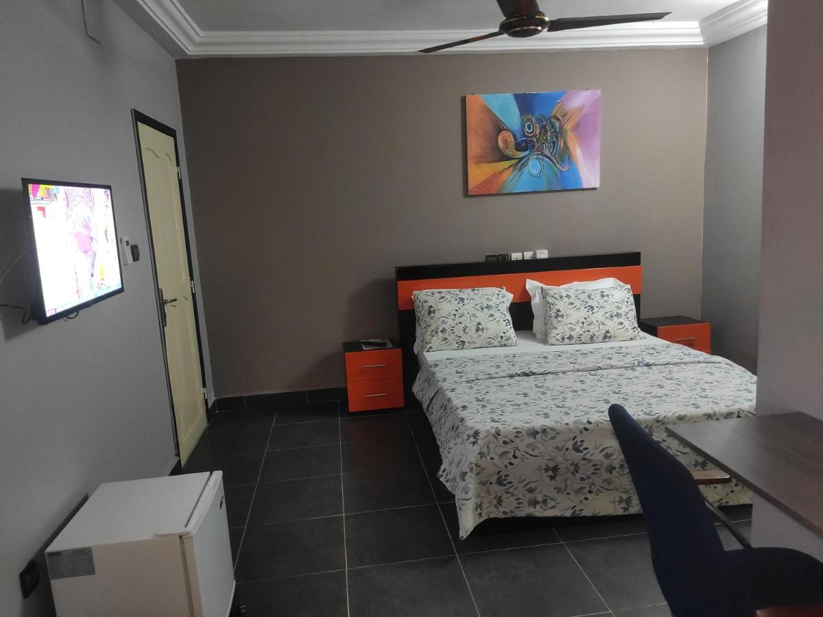 Royal Blue Guest House & Bar Lome Exterior photo