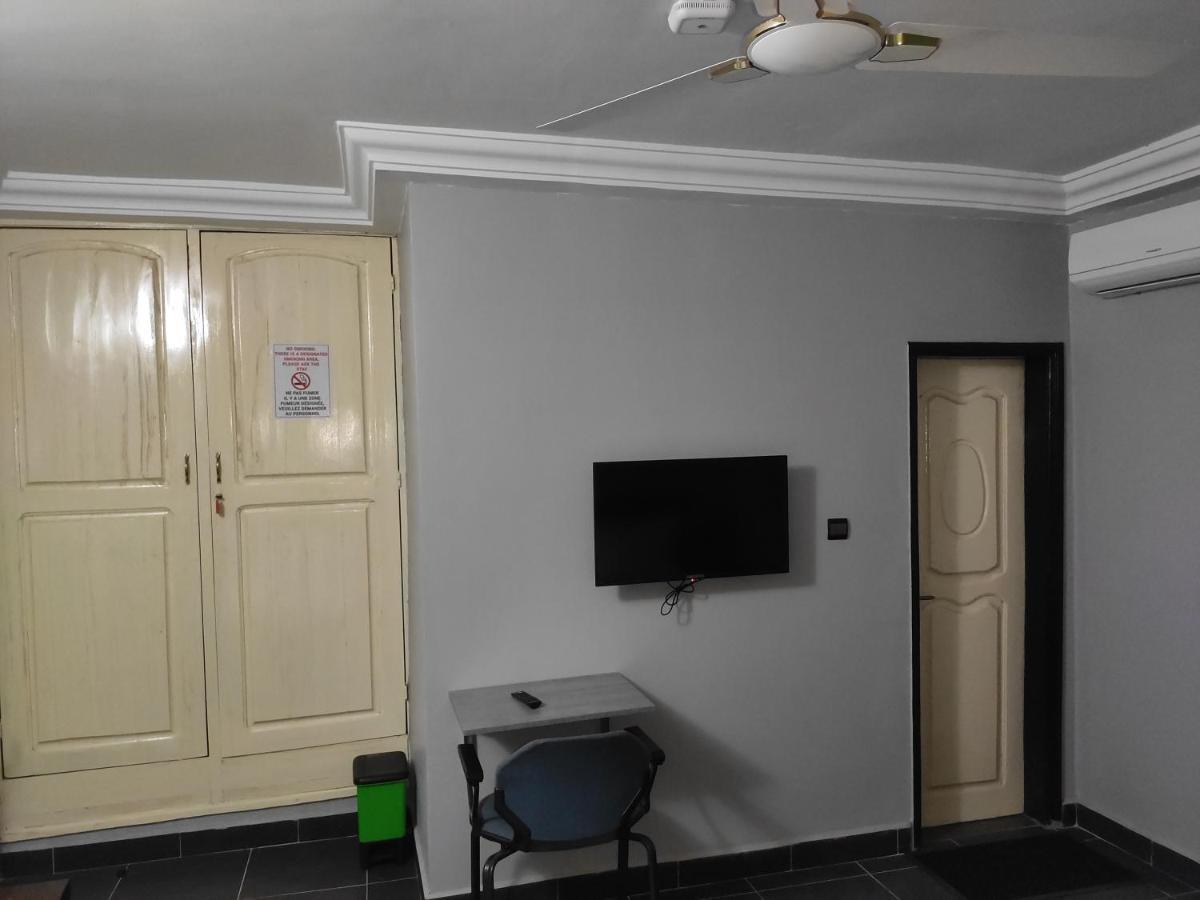 Royal Blue Guest House & Bar Lome Exterior photo