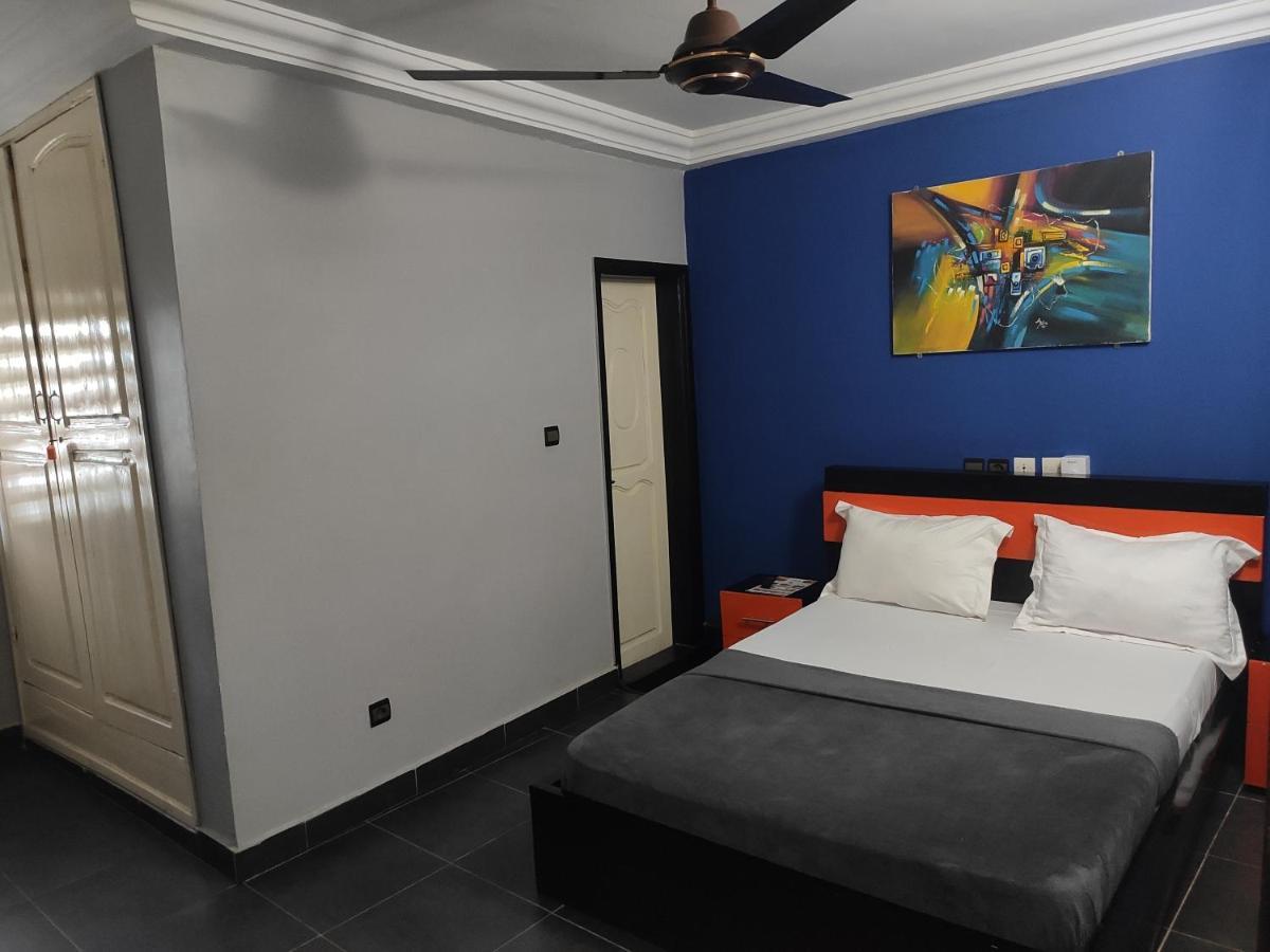 Royal Blue Guest House & Bar Lome Exterior photo