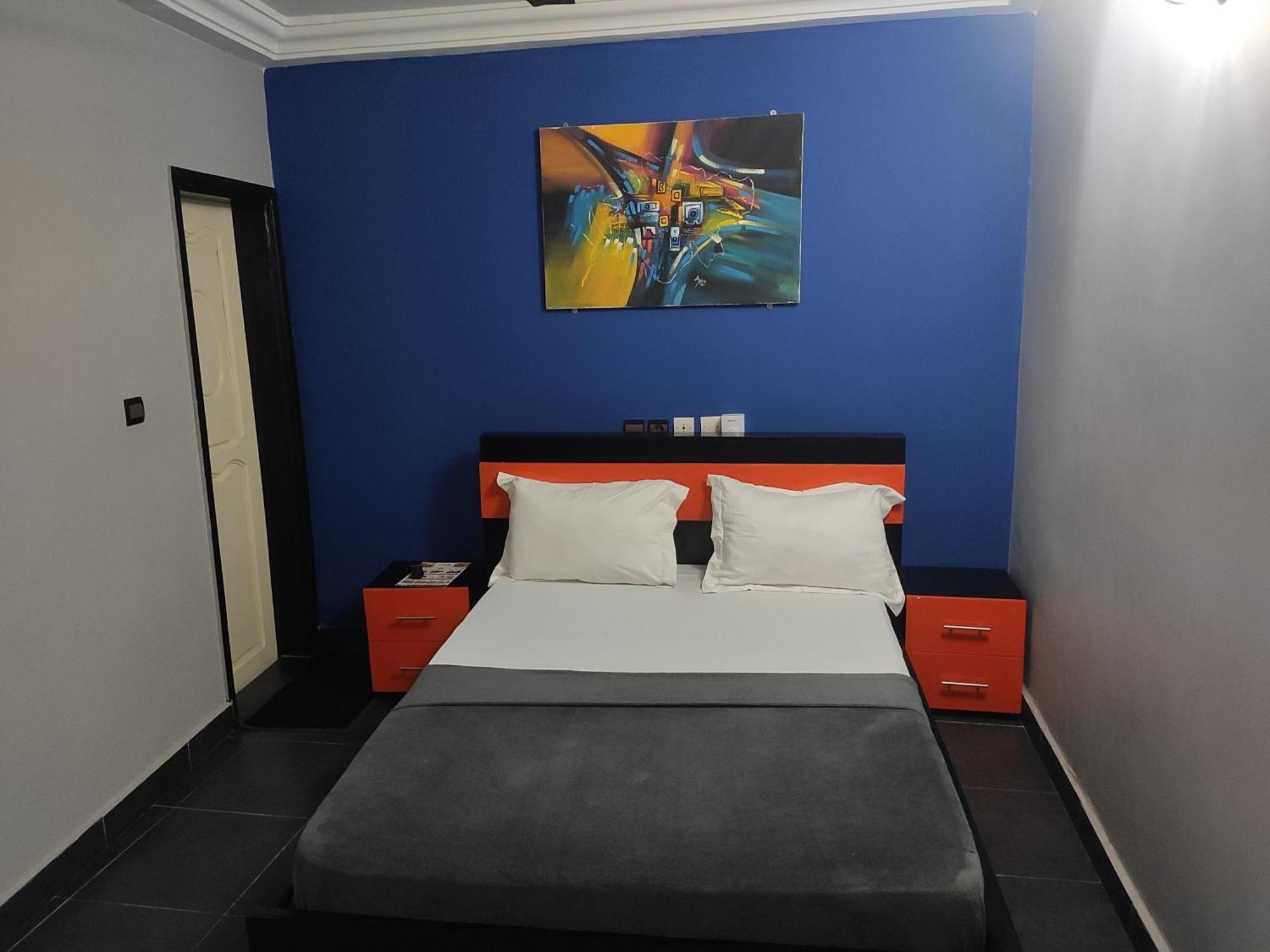 Royal Blue Guest House & Bar Lome Exterior photo