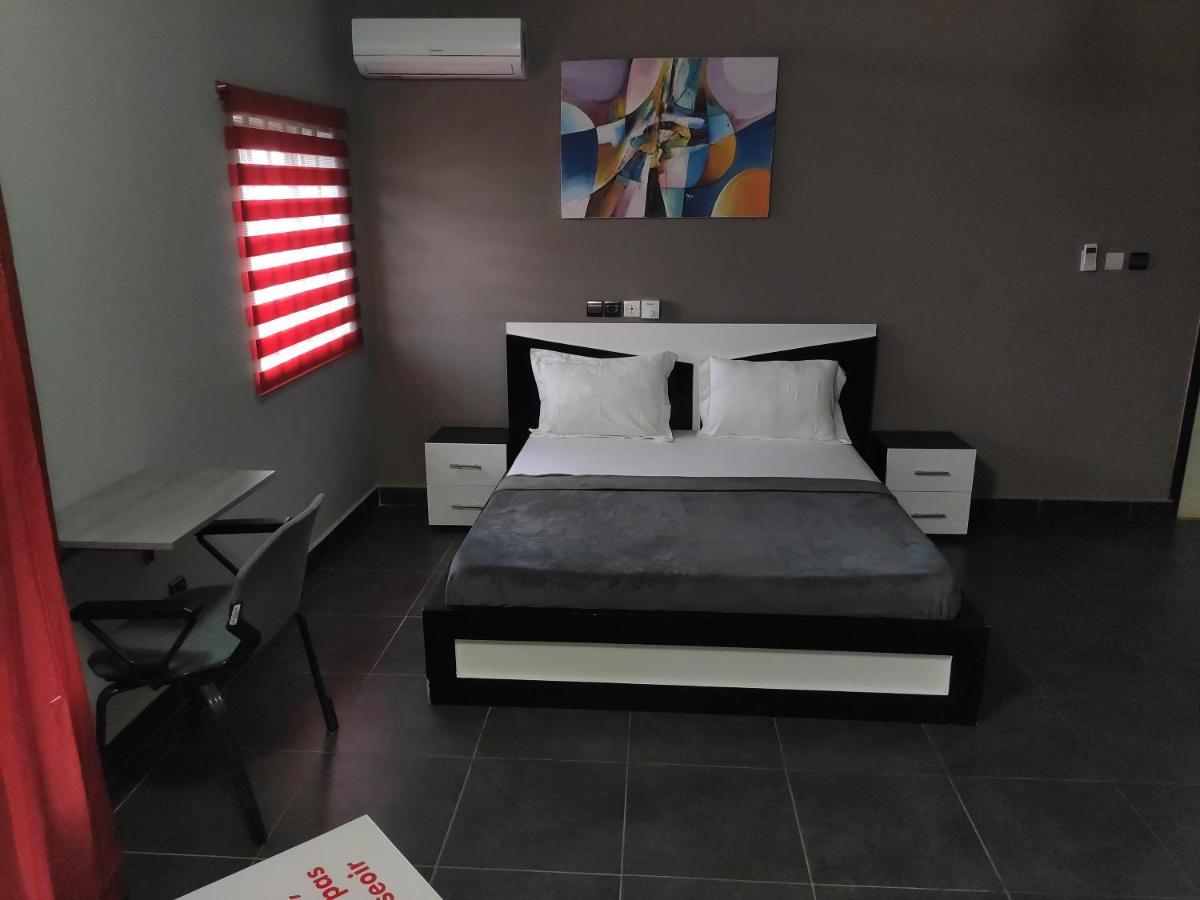 Royal Blue Guest House & Bar Lome Exterior photo